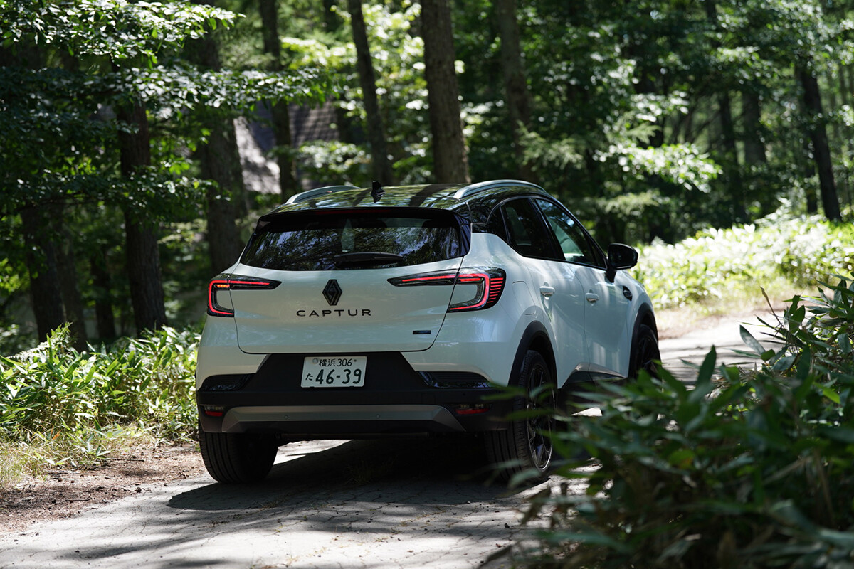 ルノー「キャプチャーE-TECH」は日本のハイブリッドと何が違う？　トヨタ「カローラクロス」と比べて見えた意外な個性