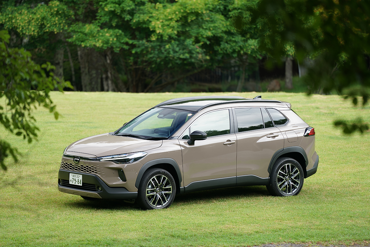 ルノー「キャプチャーE-TECH」は日本のハイブリッドと何が違う？　トヨタ「カローラクロス」と比べて見えた意外な個性