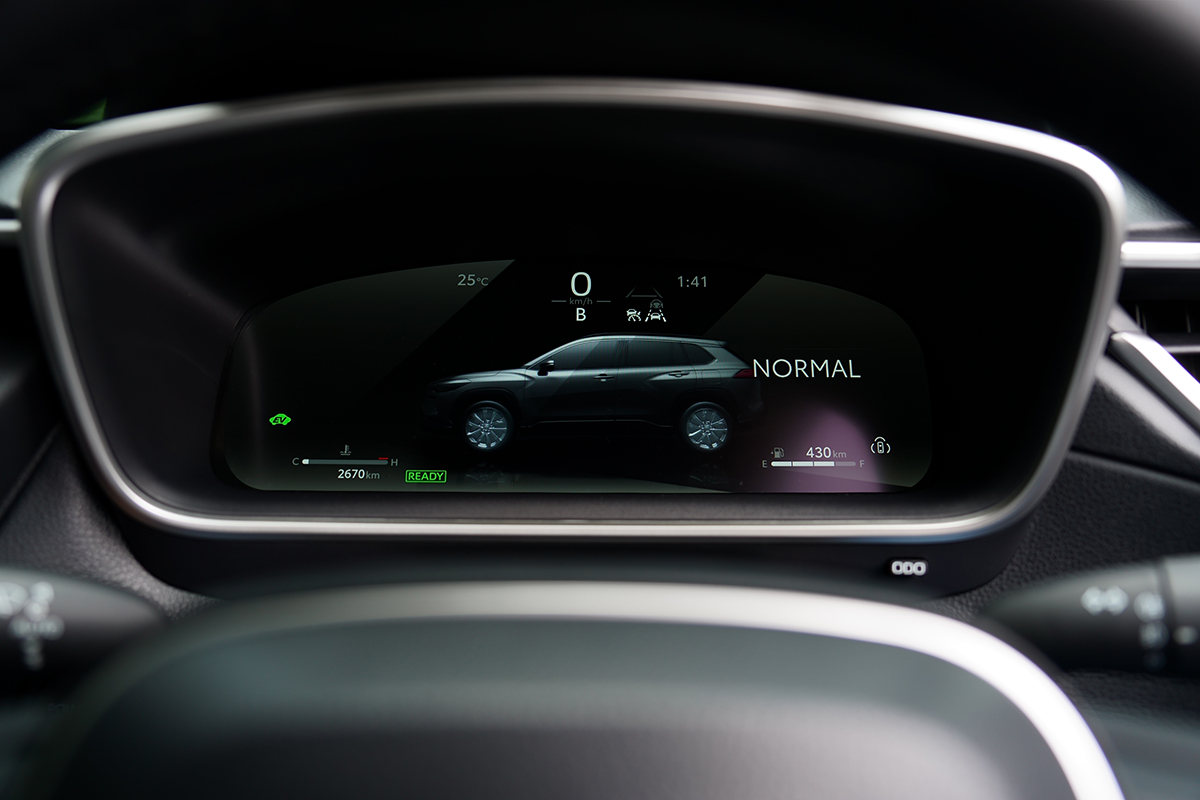 ルノー「キャプチャーE-TECH」は日本のハイブリッドと何が違う？　トヨタ「カローラクロス」と比べて見えた意外な個性