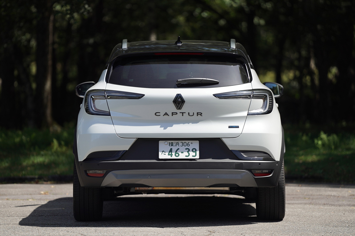 ルノー「キャプチャーE-TECH」は日本のハイブリッドと何が違う？　トヨタ「カローラクロス」と比べて見えた意外な個性