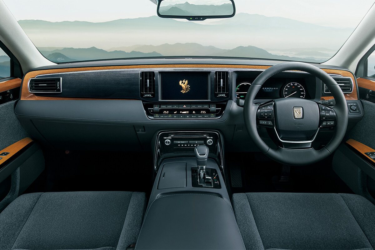 「センチュリー（セダン）」改良で「エレクトロマルチビジョン」廃止に惜しむ声。ユーザーが考える“ナビ画面が小さい理由”とは