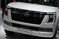 日産「パトロール」実車展示に「威圧感がすごかった」「デカすぎてビビる」と大注目。巨大サイズに懸念も「ランクルより好み」の意見