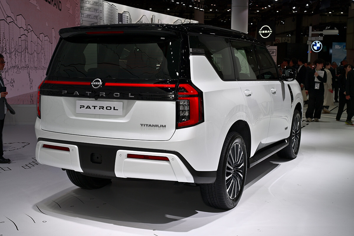 日産「パトロール」実車展示に「威圧感がすごかった」「デカすぎてビビる」と大注目。巨大サイズに懸念も「ランクルより好み」の意見