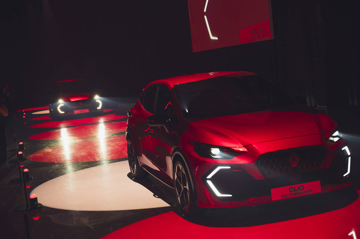 日産「ノート」の遠い親戚？ ルノー新型「クリオ（ルーテシア）」発表。欧州ベストセラーの6代目はフルハイブリッドが主力で年内発売へ