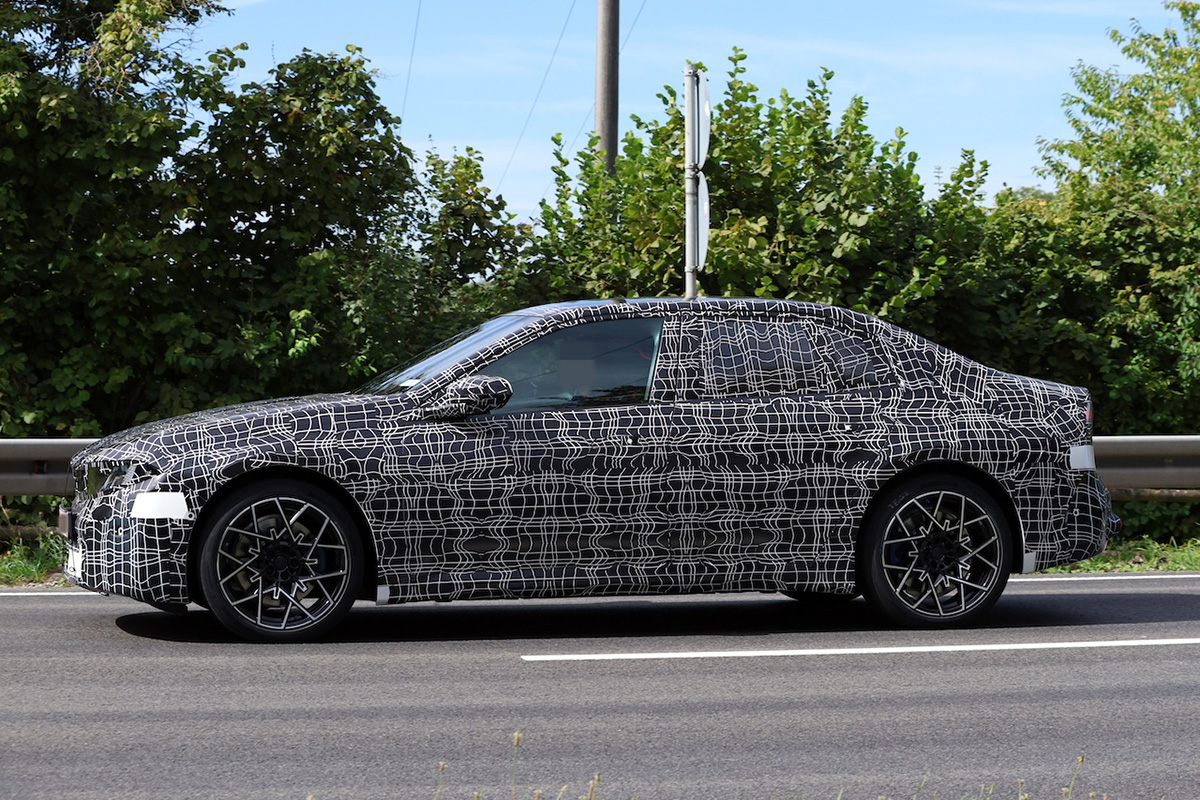BMW次世代「3シリーズ」は2026年登場予定！ 小型化グリル採用でデザイン言語を刷新