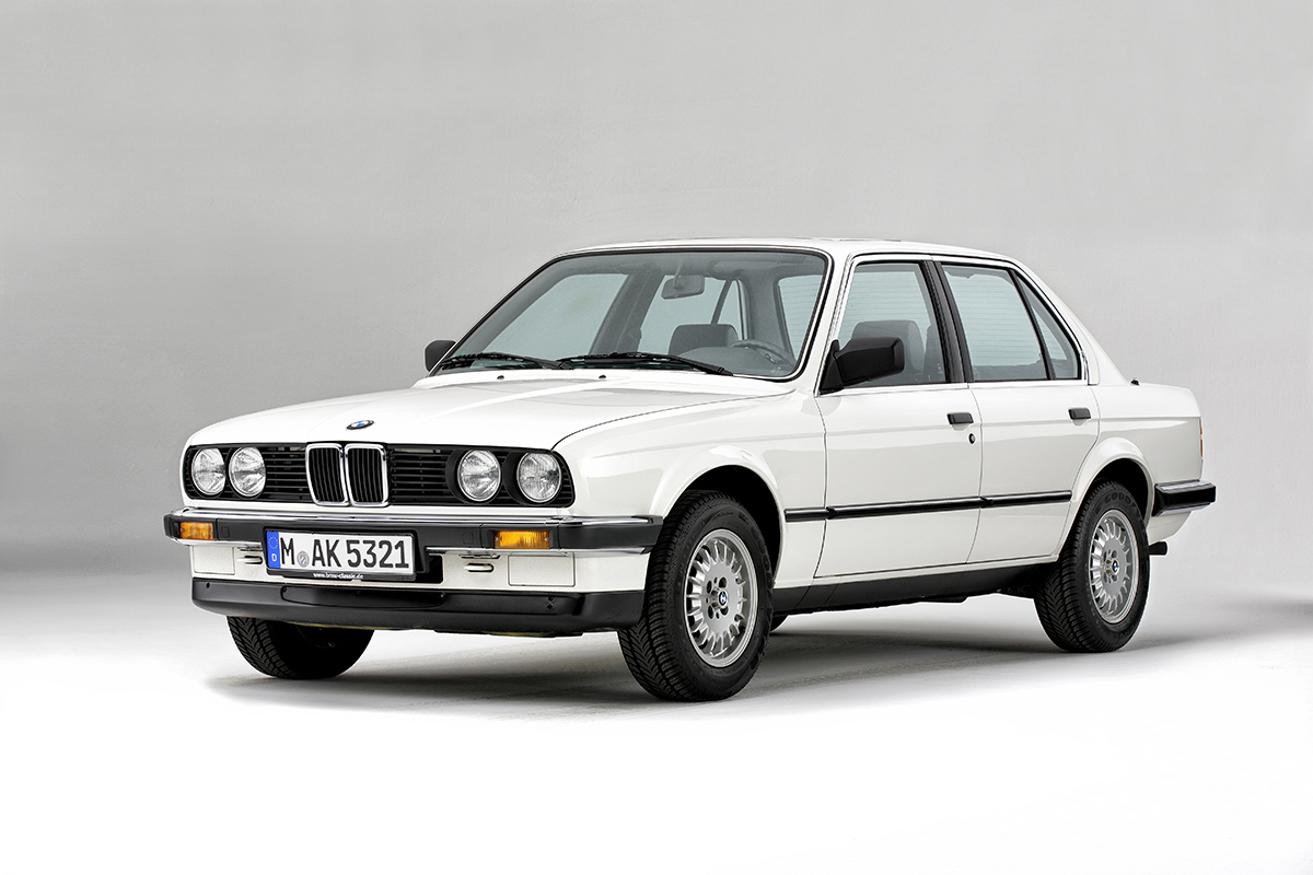 BMW次世代「3シリーズ」は2026年登場予定！ 小型化グリル採用でデザイン言語を刷新