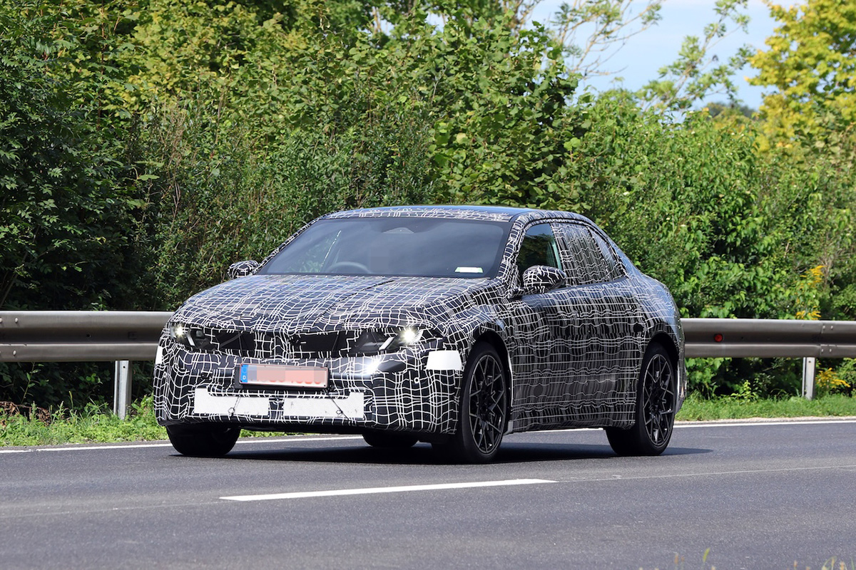 BMW次世代「3シリーズ」は2026年登場予定！ 小型化グリル採用でデザイン言語を刷新