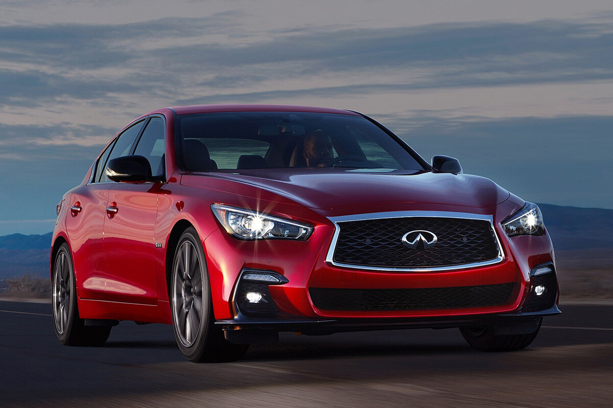 次期「スカイライン」のチラ見せは？ 現行モデルのラスを飾る「R400 リミテッド」と次世代「エルグランド」が並ぶ、日産の未来を占うJMS2025ブース