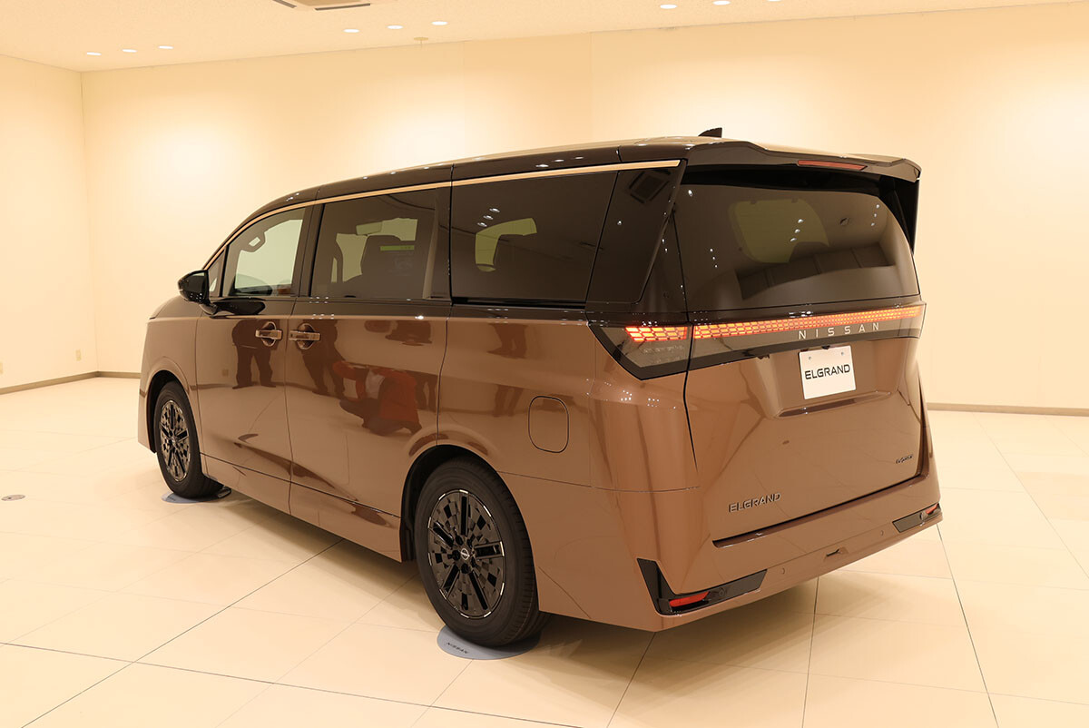 【アルヴェル一強に風穴？】新型「エルグランド」登場。オラつかず品で勝負、日産が起死回生を図る“静の高級ミニバン”はトヨタの牙城を崩せるか