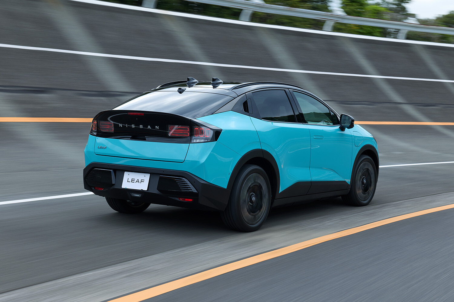 新型日産「リーフ B7」国内仕様発表！ 航続702km＆プロパイロット2.0搭載。来年1月発売、価格は511万円から