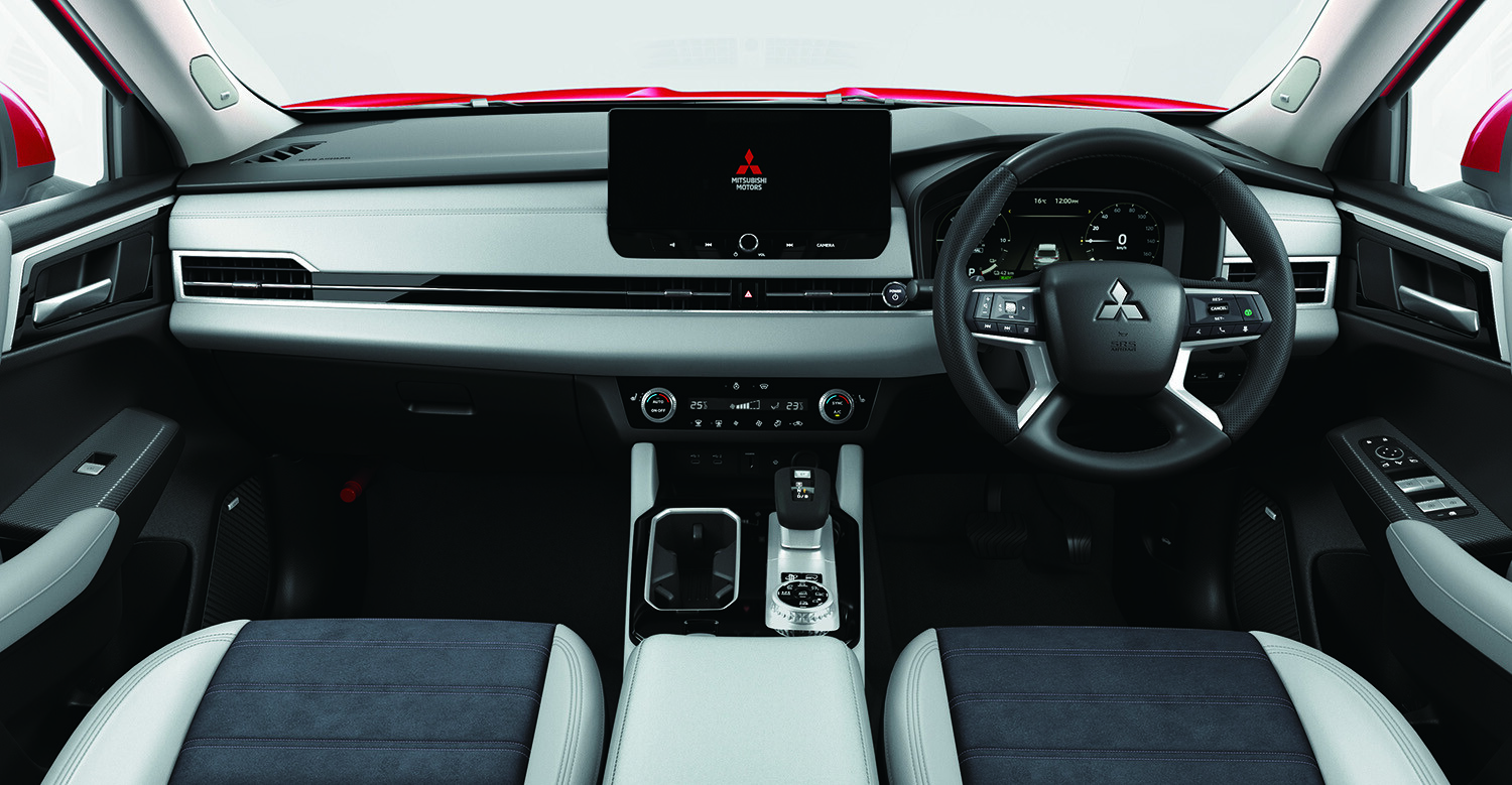 一部改良された「アウトランダー」。販売好調の理由は“PHEV初心者”からの支持…災害への備えで購入するユーザーも