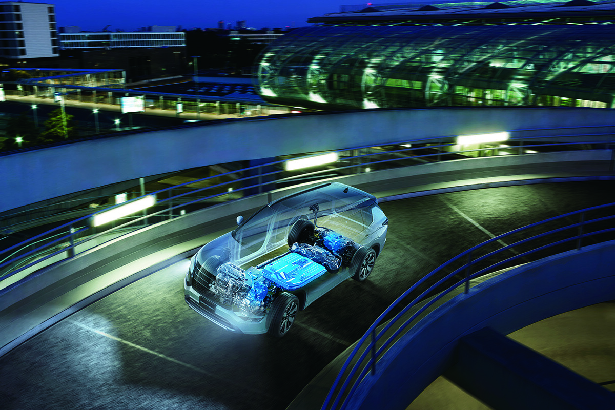 一部改良された「アウトランダー」。販売好調の理由は“PHEV初心者”からの支持…災害への備えで購入するユーザーも