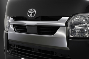 「ハイエース」が「9型」へ改良。その内容は？ 12月に“先行受注開始”もすでにディーラーには待機列…1月13日発表へ【販売店情報】