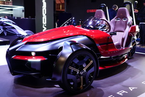 【操る快感、極まる】ヤマハ「トライセラ・プロト」JMS2025で初公開。後輪をドライバーの意思で操舵できる“3輪EV”は走る実験室だった