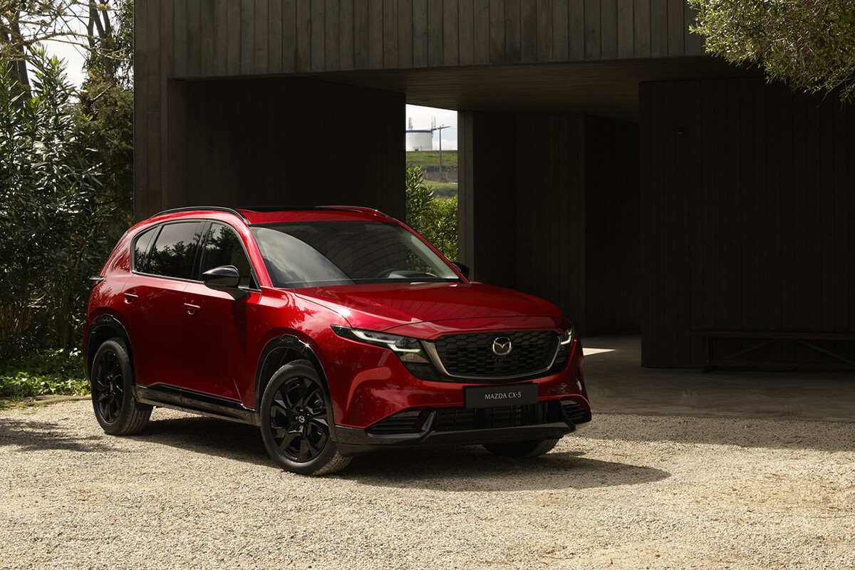 【登場9年目でも月2000台超売れている】CX-5が“まだ買い”な理由。次期型が見えても現行型を選ぶ人が多いのはなぜ？