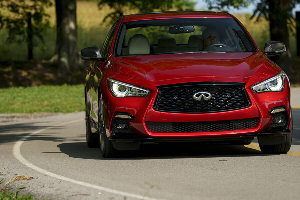 インフィニティ「Q50」復活へ。EV需要減速で方針転換、V6ツインターボ搭載で2027年後半に登場か