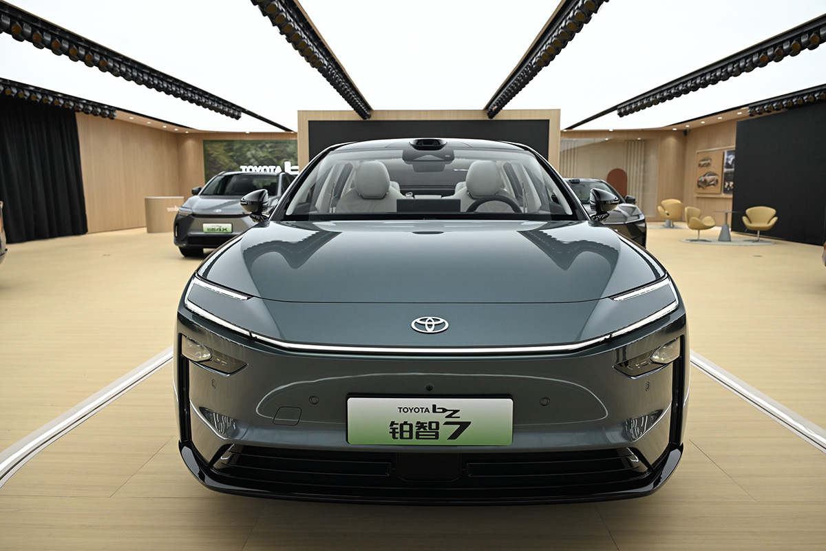 【全長5m超えのビッグセダン】トヨタが中国で新型BEV「bZ7」を発表。ファーウェイ＆シャオミと組んだ技術に注目