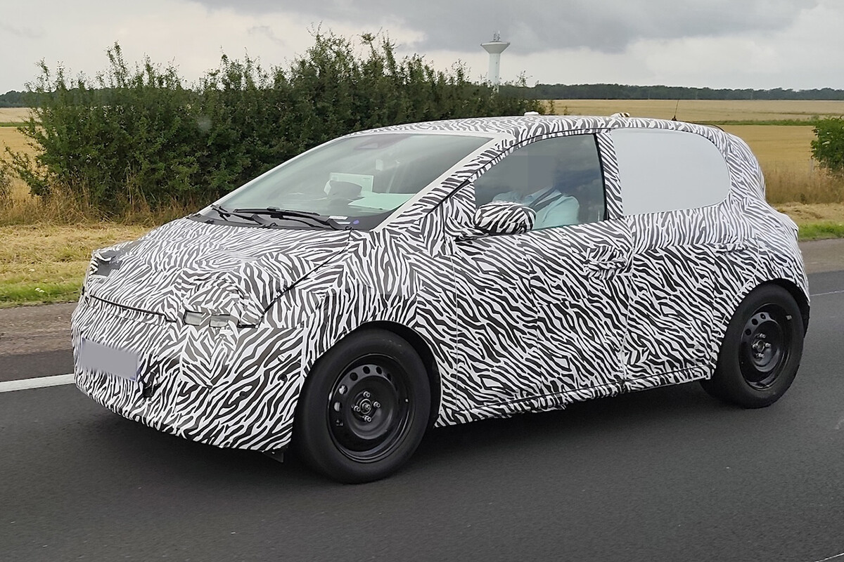 【かわいいかも】初代オマージュ炸裂！ 新型ルノー「トゥインゴ EV」は実用4ドア＋低価格で登場か？