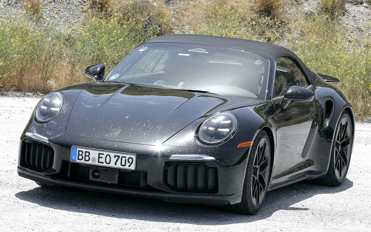 【丸見えのテスト車捕捉】ポルシェ911ターボ改良新型、ハイブリッド導入でパワーとデザインを一新