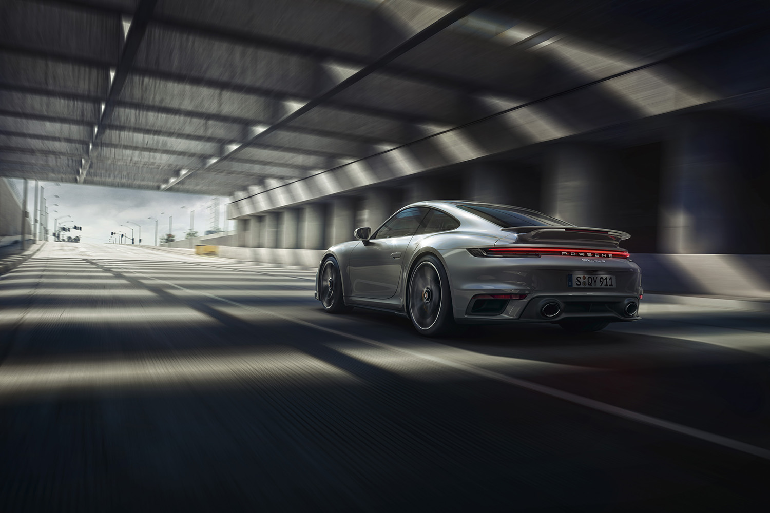 【丸見えのテスト車捕捉】ポルシェ911ターボ改良新型、ハイブリッド導入でパワーとデザインを一新