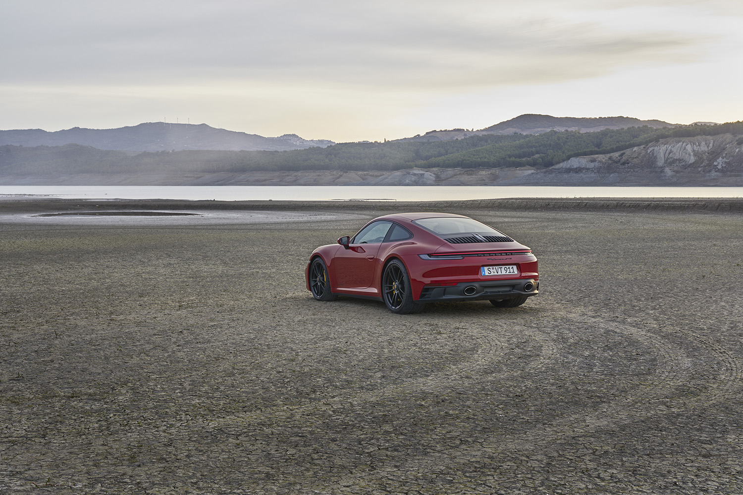 【丸見えのテスト車捕捉】ポルシェ911ターボ改良新型、ハイブリッド導入でパワーとデザインを一新