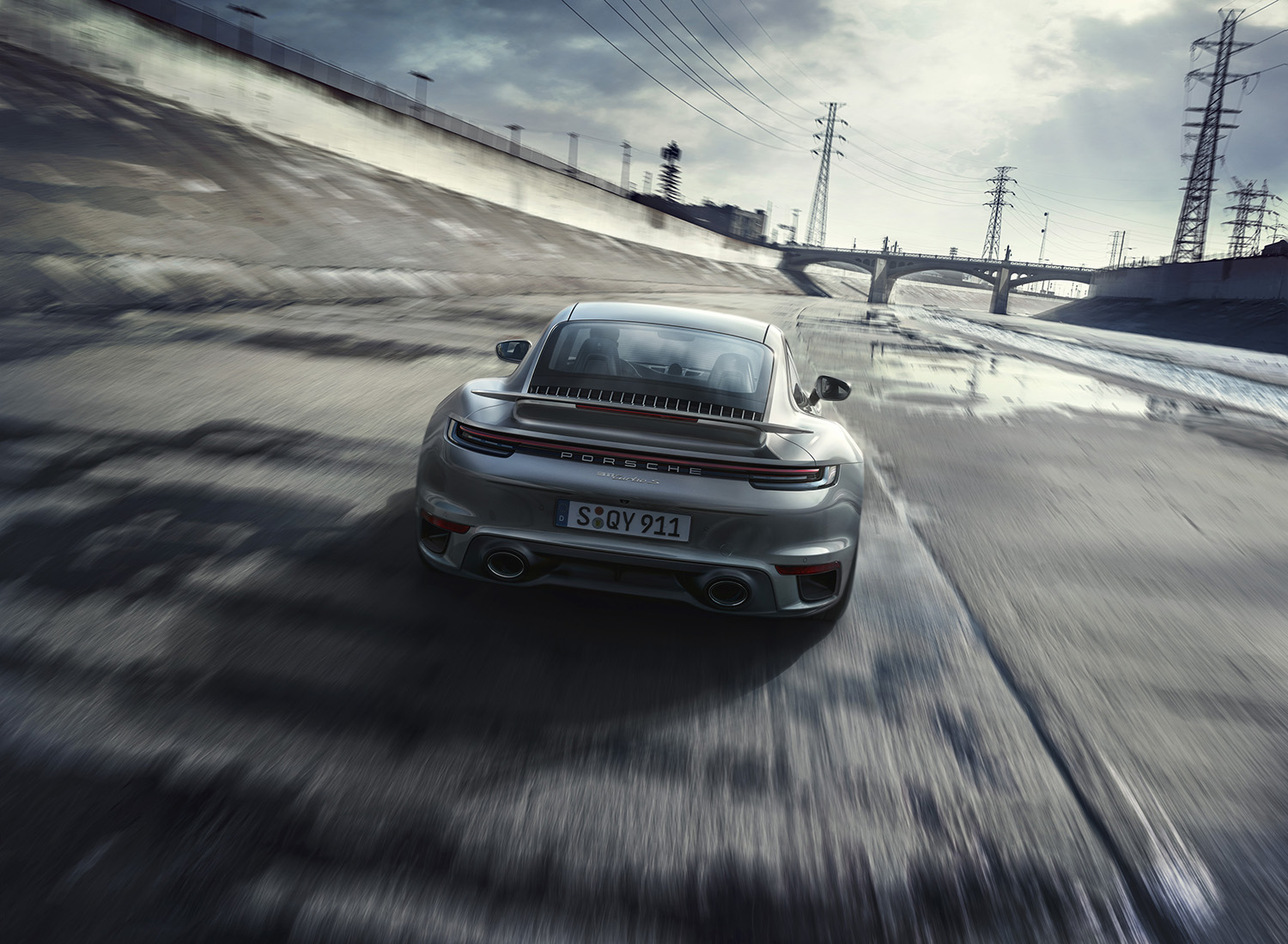 【丸見えのテスト車捕捉】ポルシェ911ターボ改良新型、ハイブリッド導入でパワーとデザインを一新