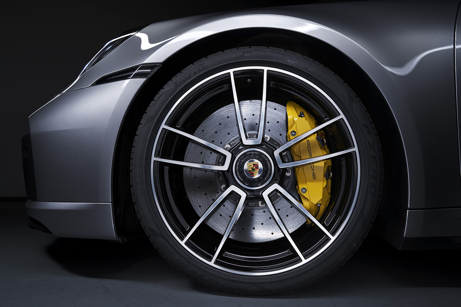 【丸見えのテスト車捕捉】ポルシェ911ターボ改良新型、ハイブリッド導入でパワーとデザインを一新