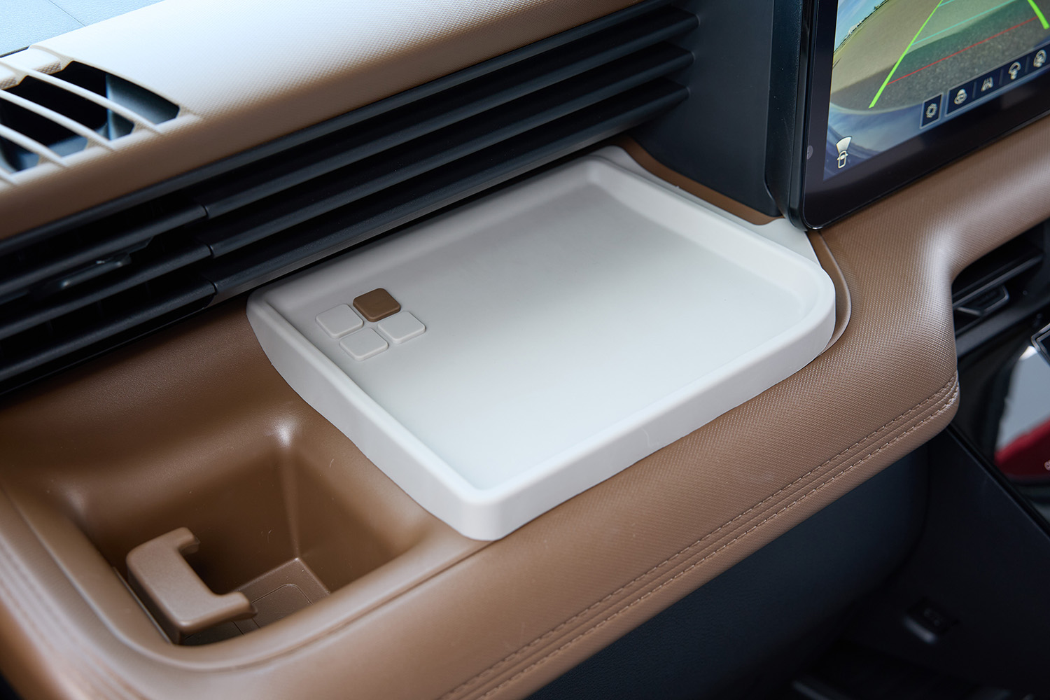 新型「ルークス」のデザインに「キューブを彷彿」の声多数。安全装備満載だが、この価格なら「N-BOXの方が良い」という意見も