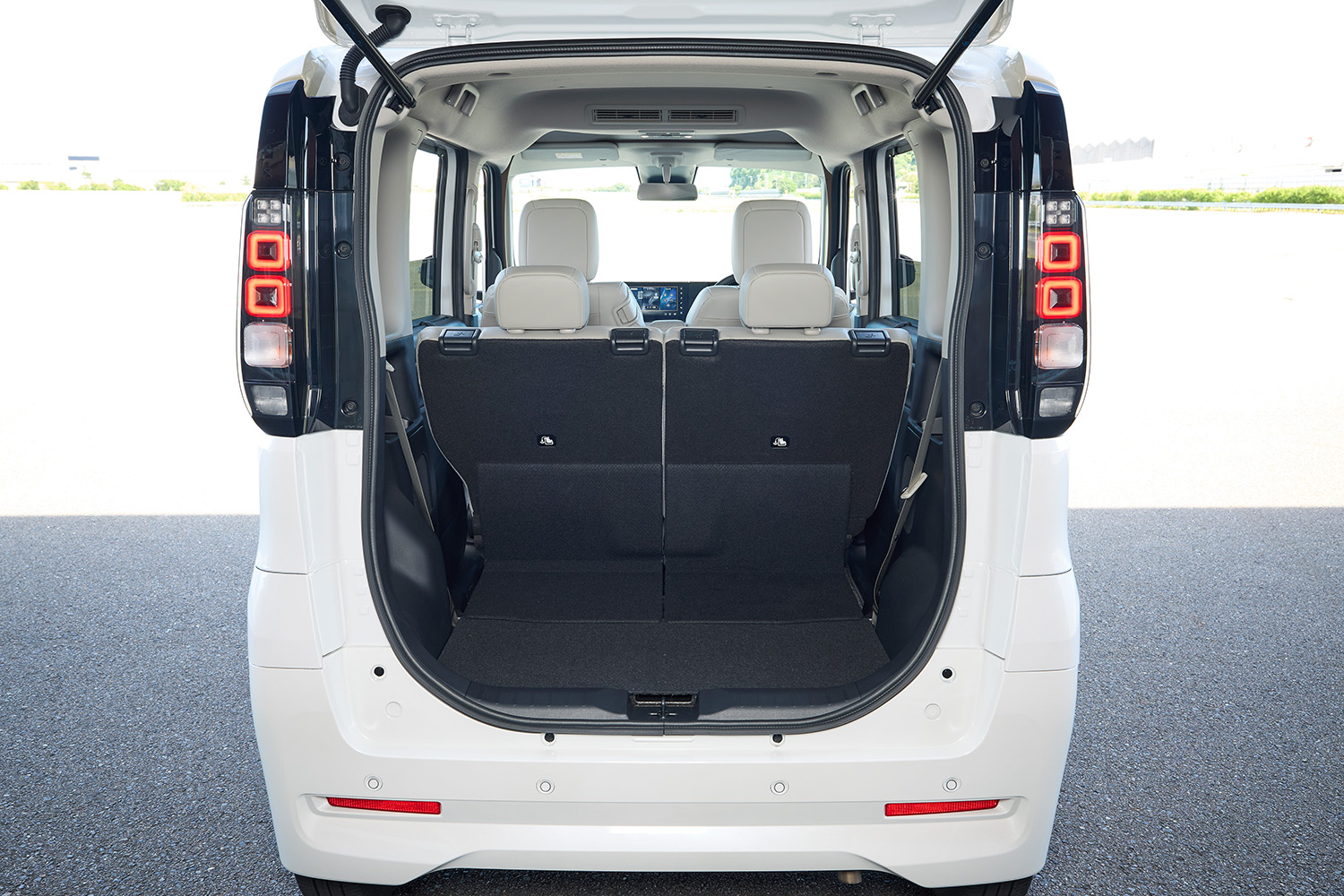 新型「ルークス」のデザインに「キューブを彷彿」の声多数。安全装備満載だが、この価格なら「N-BOXの方が良い」という意見も