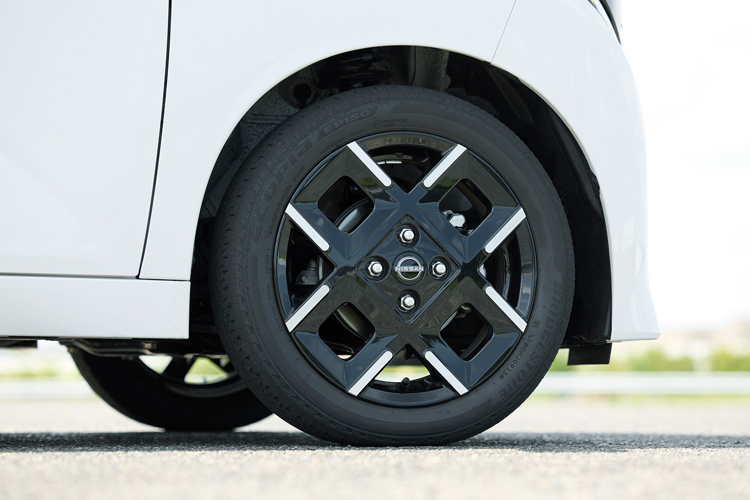 新型「ルークス」のデザインに「キューブを彷彿」の声多数。安全装備満載だが、この価格なら「N-BOXの方が良い」という意見も