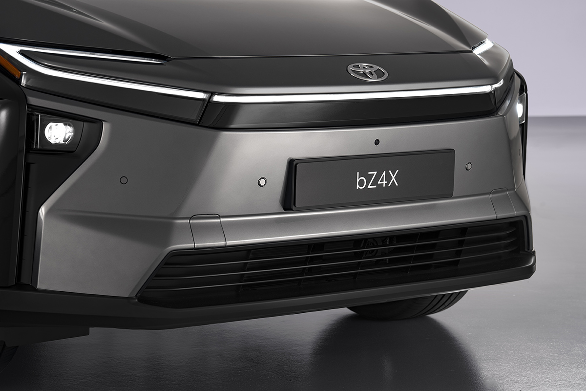 トヨタ新型「bZ4X」9月発売決定！ 航続・充電・安全性能を刷新し価格も見直しへ