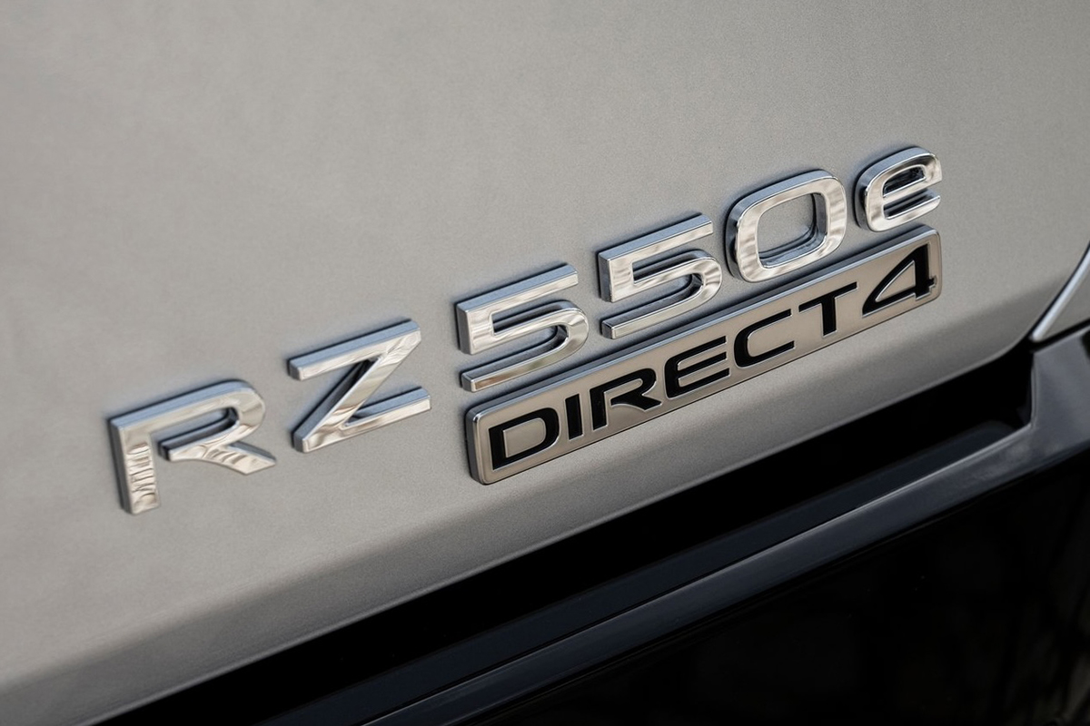 【四角いステアリングが選べます！】ニュー「レクサスRZ」の日本投入は10月が有力との情報浮上