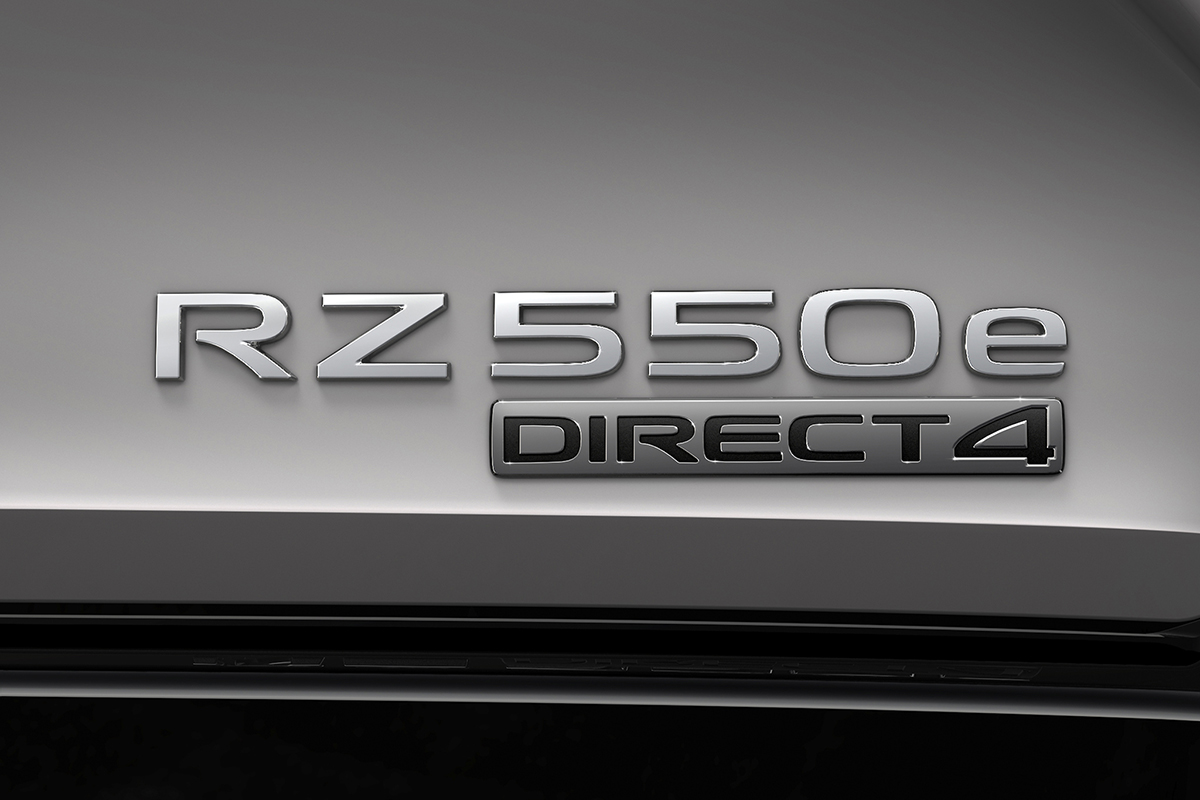 【四角いステアリングが選べます！】ニュー「レクサスRZ」の日本投入は10月が有力との情報浮上