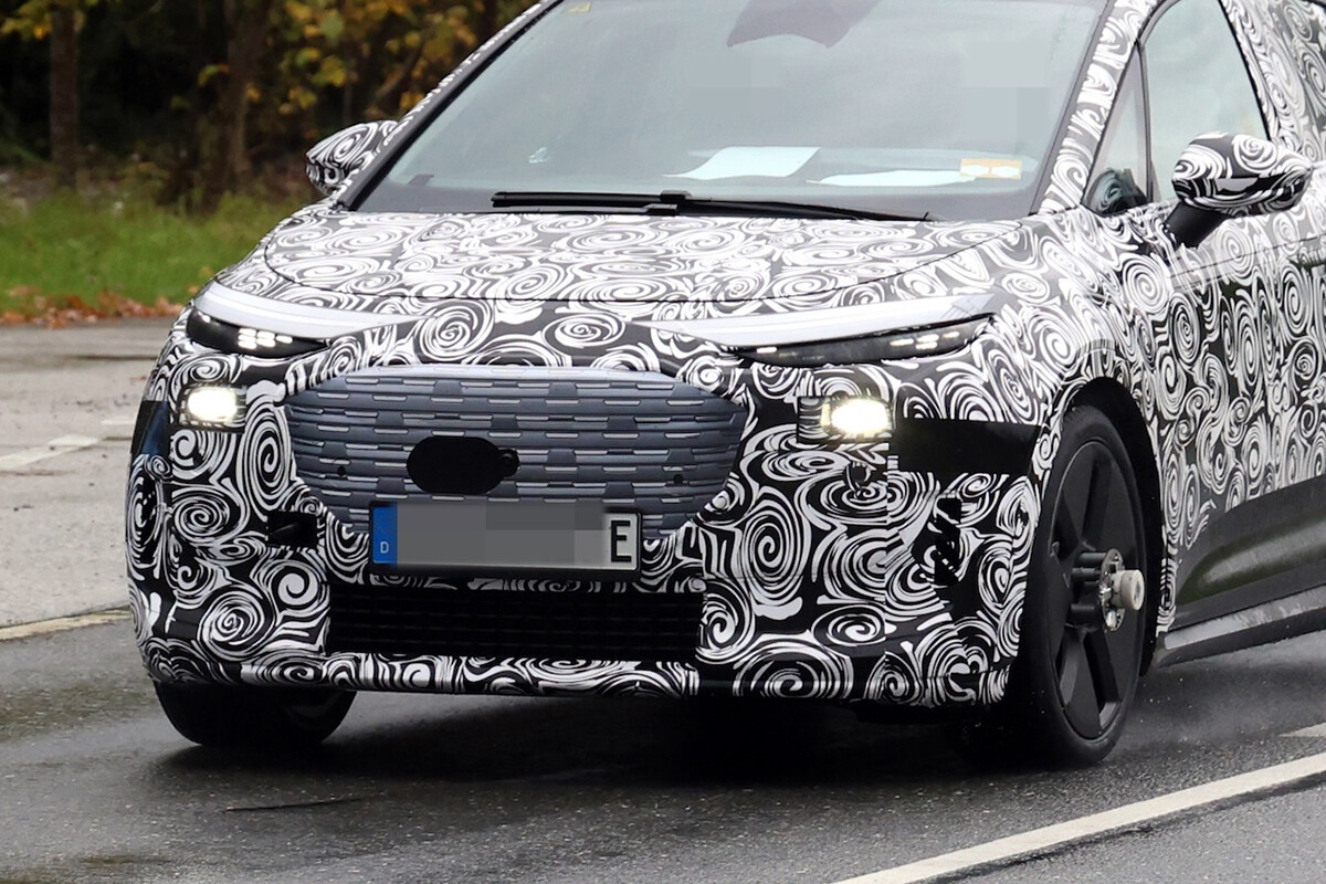 アウディ「Q2」の後継か、それとも新生「A2」か？ 新型「A2 eトロン」プロトタイプを初スクープ！