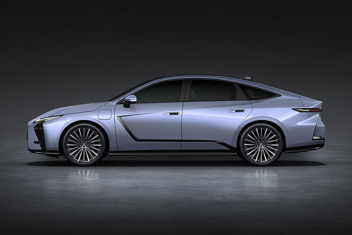 【全長5m超え】新型「ES」が大型化＆デザイン激変のわけは、米国と中国のマーケット変化。「LS」との関係はどうなる？