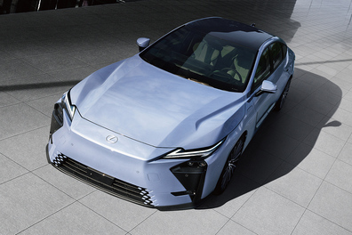 【全長5m超え】新型「ES」が大型化＆デザイン激変のわけは、米国と中国のマーケット変化。「LS」との関係はどうなる？