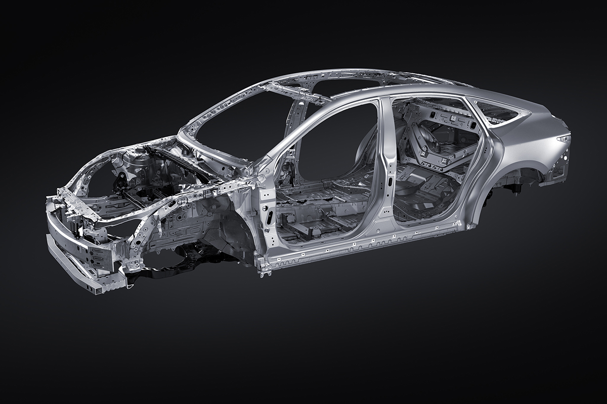 【全長5m超え】新型「ES」が大型化＆デザイン激変のわけは、米国と中国のマーケット変化。「LS」との関係はどうなる？