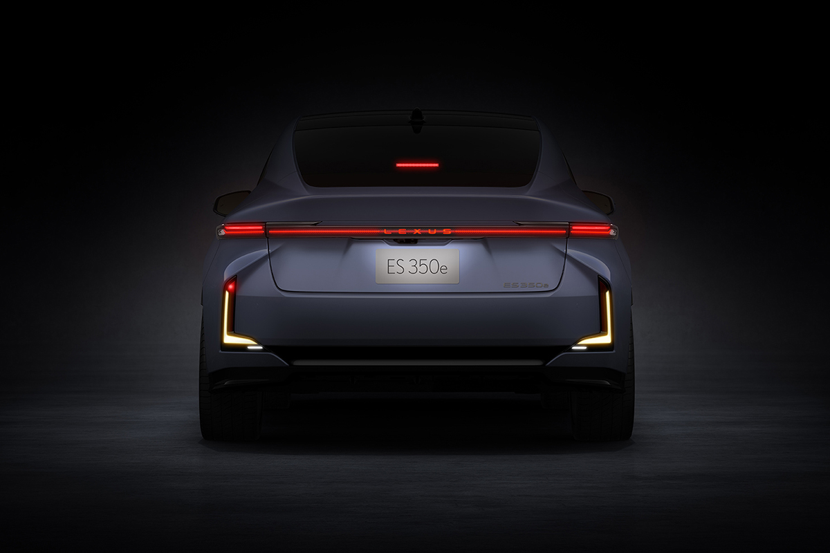 【全長5m超え】新型「ES」が大型化＆デザイン激変のわけは、米国と中国のマーケット変化。「LS」との関係はどうなる？