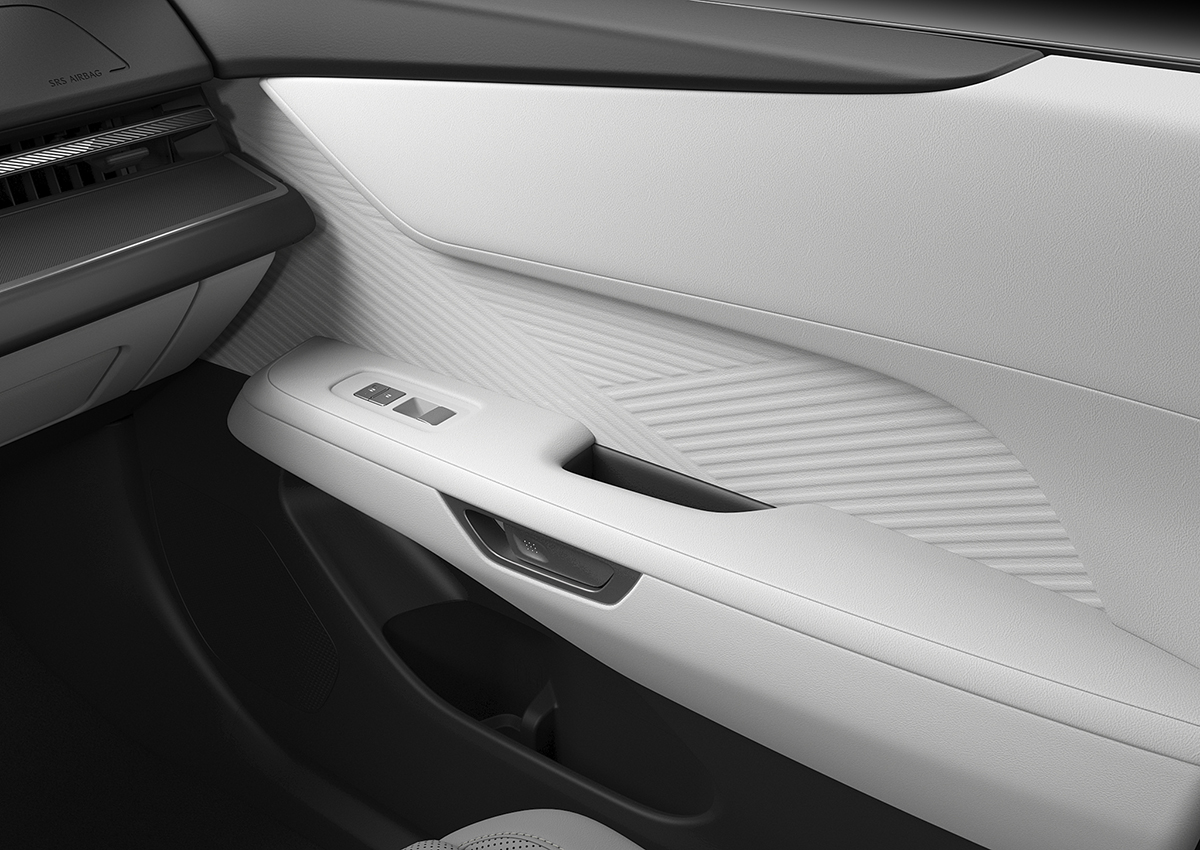 【全長5m超え】新型「ES」が大型化＆デザイン激変のわけは、米国と中国のマーケット変化。「LS」との関係はどうなる？