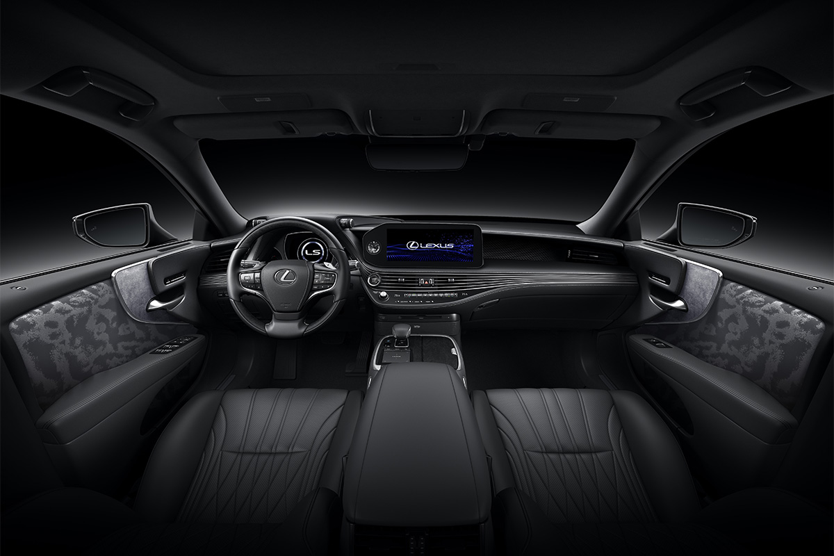 【全長5m超え】新型「ES」が大型化＆デザイン激変のわけは、米国と中国のマーケット変化。「LS」との関係はどうなる？