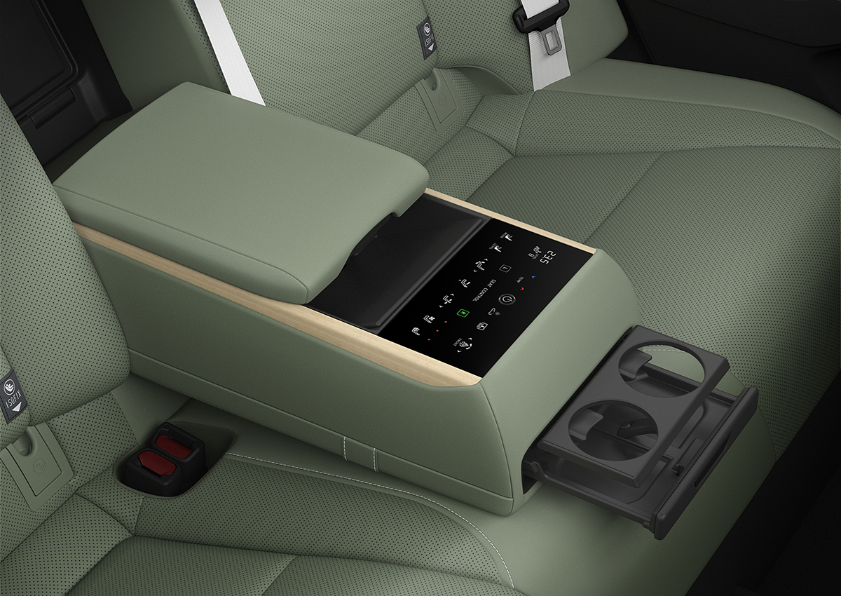【全長5m超え】新型「ES」が大型化＆デザイン激変のわけは、米国と中国のマーケット変化。「LS」との関係はどうなる？