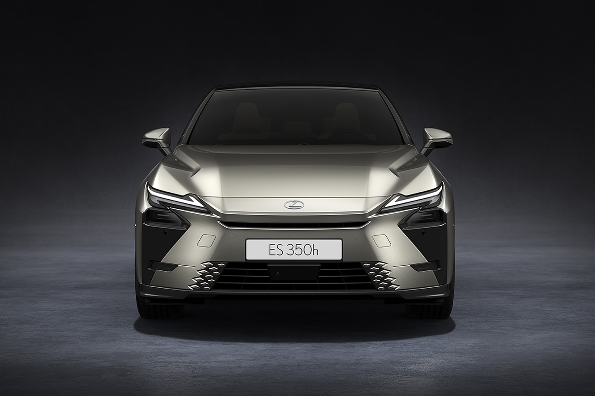 【全長5m超え】新型「ES」が大型化＆デザイン激変のわけは、米国と中国のマーケット変化。「LS」との関係はどうなる？