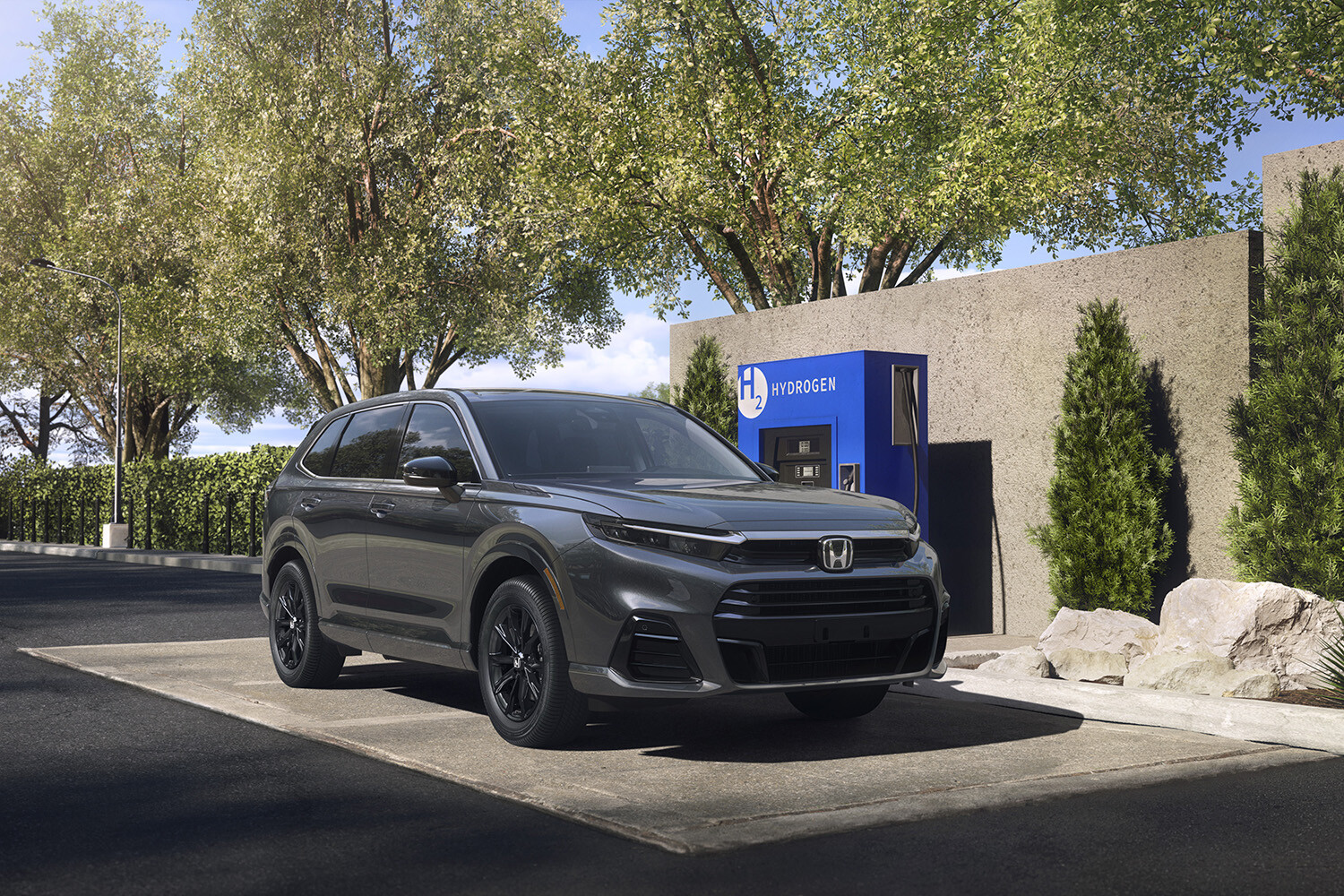 【やっと】「CR-V」の最新ハイブリッドが日本上陸。海外では人気も、3年のハンデを背負い「RAV4」らライバルと勝負できるのか？