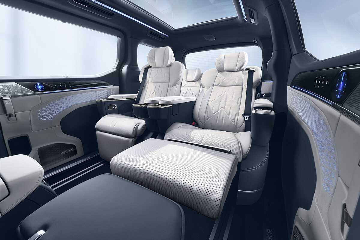 【アルヴェルの牙城に挑む】中国「ジーカー 009」が上陸。航続822km＆612psの“高級EVミニバン”がJMS2025で日本初公開