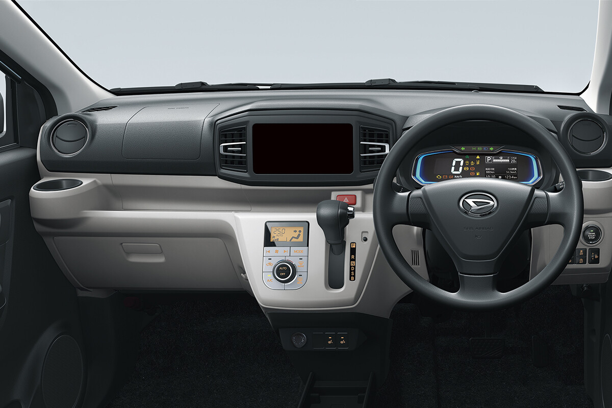 「日常の足として不満はない」の声も。99万円〜の究極のベーシック 「ミライース」が長年支持されるワケ