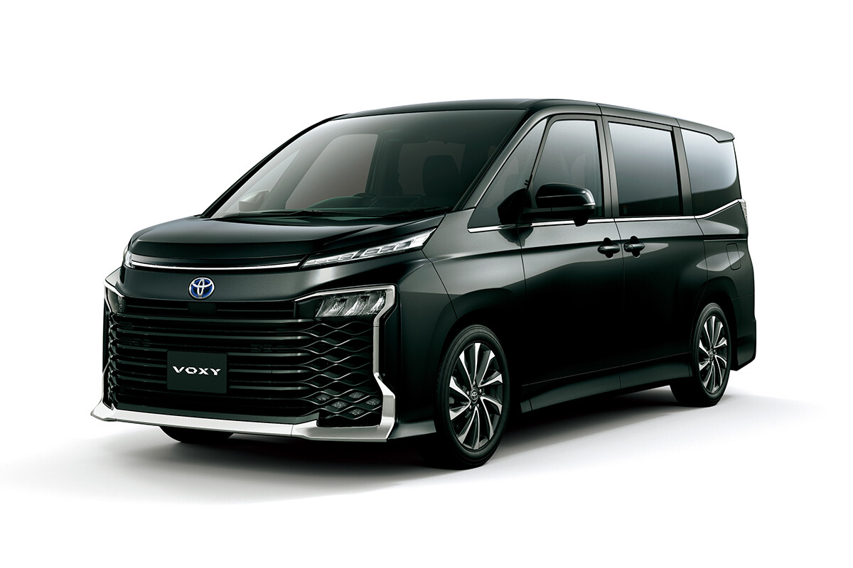 【強すぎ】新車が買えなくて中古車は高騰…トヨタ「ノア／ヴォクシー」がライバルに負けないワケとは？