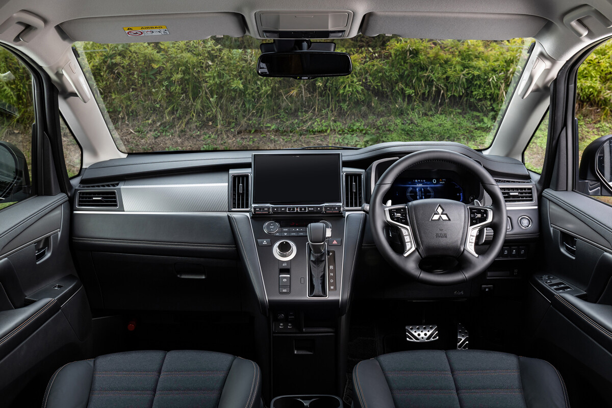 【18年目も人気は衰えず】「デリカD:5」大幅改良で販売店に反響多数。「S-AWC」搭載で“新規客”も多数獲得か