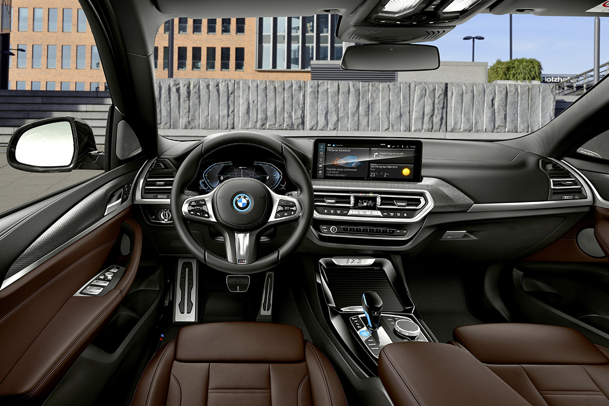 BMW新型「iX3」が9月5日に初公開へ。“ノイエ・クラッセ”第1弾、航続距離は800km＆高速充電対応
