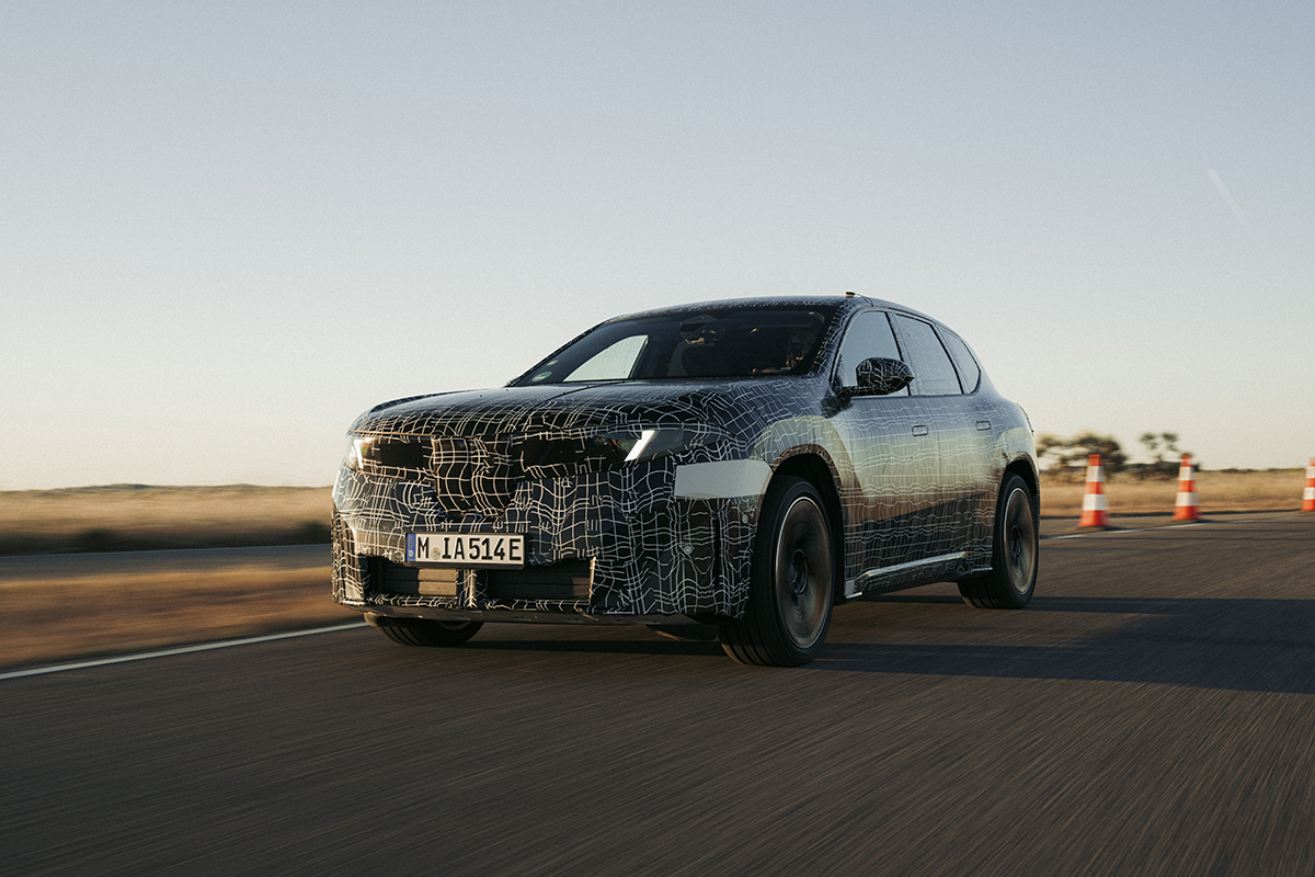 BMW新型「iX3」が9月5日に初公開へ。“ノイエ・クラッセ”第1弾、航続距離は800km＆高速充電対応