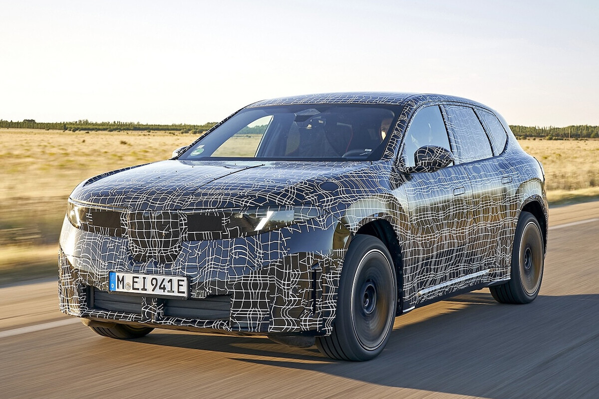 BMW新型「iX3」が9月5日に初公開へ。“ノイエ・クラッセ”第1弾、航続距離は800km＆高速充電対応